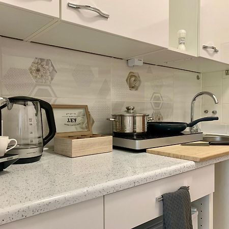 Tt Living Apartment Luebeck I Souterrain Wohnung Mit Terrasse I Naehe Hbf I Kostenlos Parken Esterno foto