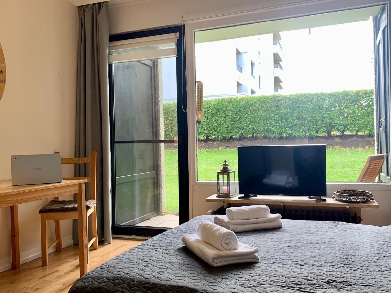 Tt Living Apartment Luebeck I Souterrain Wohnung Mit Terrasse I Naehe Hbf I Kostenlos Parken Esterno foto